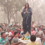 Bolivianos rezam por chuva em meio a calor extremo e densa fumaça