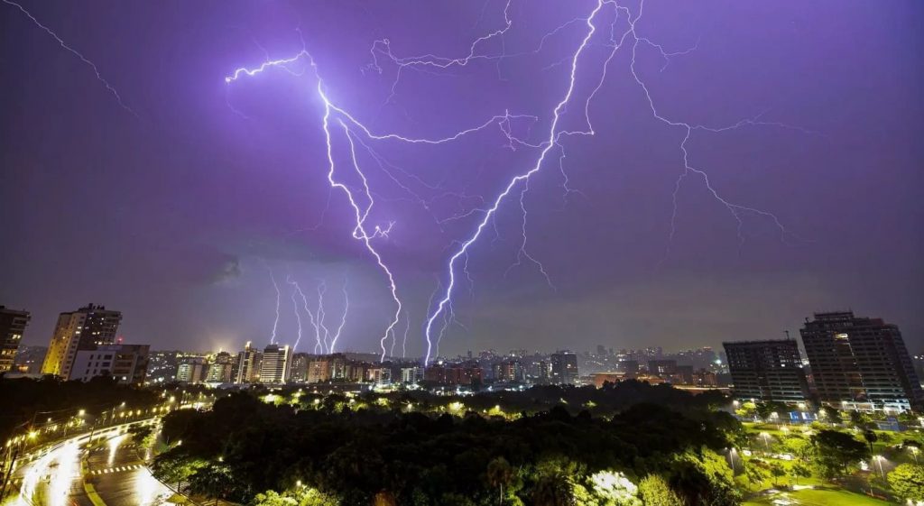 Frente fria na reta final do inverno pode trazer chuva forte e tempestades