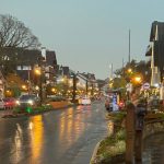 Gramado escurece no meio da manhã com fumaça e nuvens de chuva