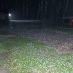 Cidades escurecem durante a manhã no Sul com fumaça e têm granizo