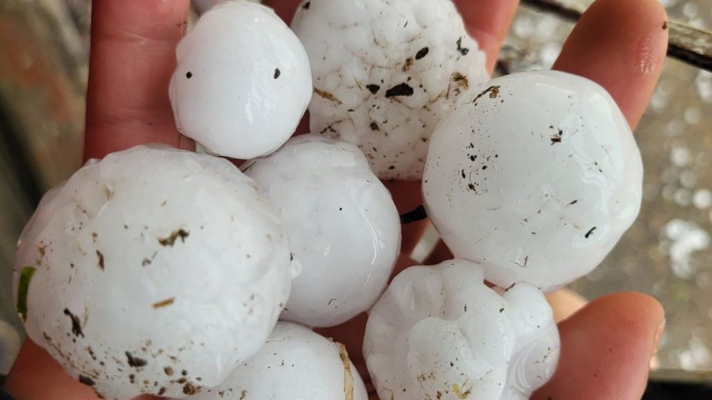 Tempestades avançam pela Argentina e Uruguai com muito granizo