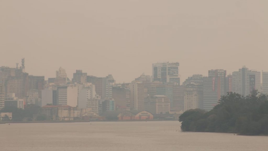 Fotos: o dia em que Porto Alegre virou em fumaça