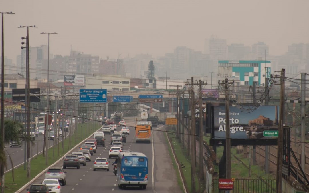 Qualidade do ar volta a piorar na Grande Porto Alegre Dados desta sexta-feira mostram uma piora da qualidade do ar na Grande Porto Alegre em relação ao dia de ontem