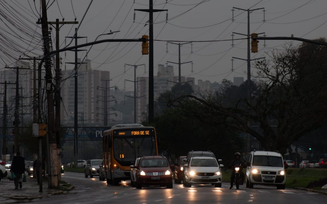 UFRGS registra alterações na composição da chuva em Porto Alegre Instituto de Pesquisas Hidráulicas da universidade federal faz análise da chuva que caiu em Porto Alegre e já confirma alterações pela fumaça