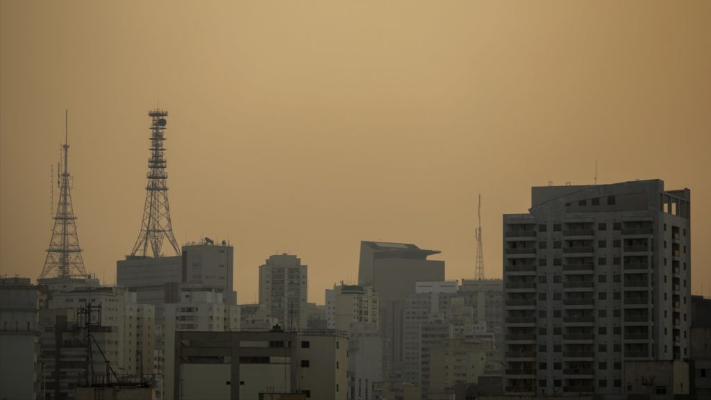 Qualidade do ar deve piorar ainda mais em São Paulo antes da frente fria