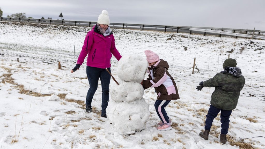 Incrível, forte e rara nevasca atinge África do Sul no último dia do inverno