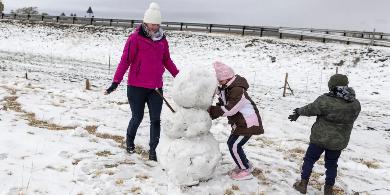 <span class="entry-title-primary">Incrível, forte e rara nevasca atinge África do Sul no último dia do inverno</span> <h2 class="entry-subtitle">Quantidade incomum de neve caiu na África do Sul neste sábado e chegou a deixar motoristas presos em rodovias</h2>
