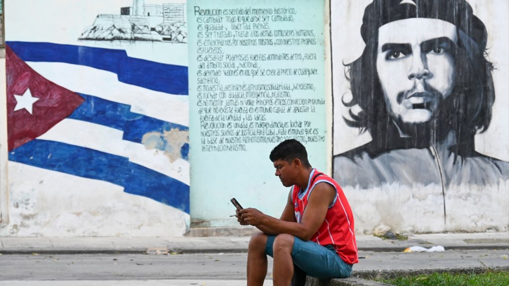 Cuba sem luz em todo o país há dias e agora com um furacão