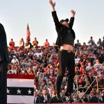 Elon Musk usa sua rede X para disseminar mentiras sobre os furacões