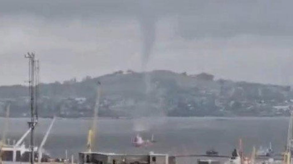 Tornado (tromba d´água) na costa de Montevidéu; veja as imagens