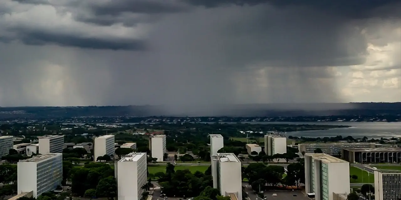 <span class="entry-title-primary">Chuva em Brasília colocará fim a quatro meses de clima seco</span> <h2 class="entry-subtitle">Chuva vai retornar para Brasília e o Planalto Central do Brasil com sequência de dias de instabilidade no final da estação seca </h2>