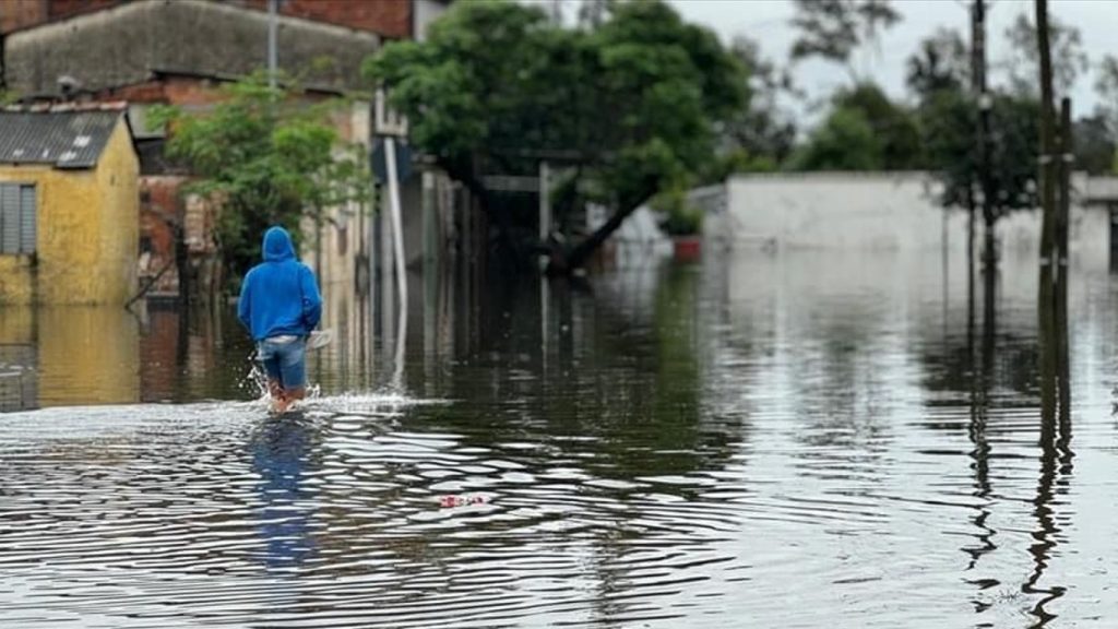 Chuva volumosa traz risco de repique de rios e novas inundações