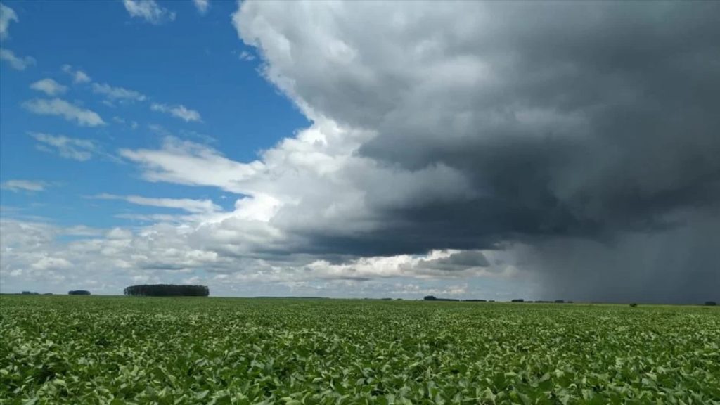 Forte calor inaugura a temporada de chuva de verão no Sul do Brasil