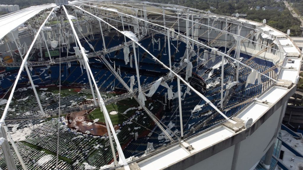 A enorme conta para reparar estádio atingido por furacão nos EUA
