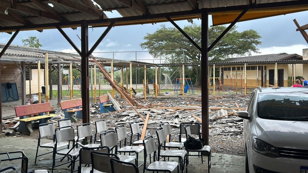 Vendaval causa muitos estragos em cidade do Litoral Norte gaúcho