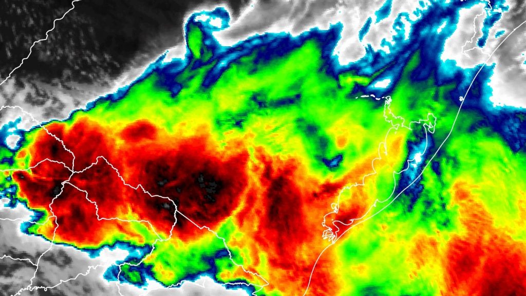 Frente fria chega ao Rio Grande do Sul com chuva, raios e vento