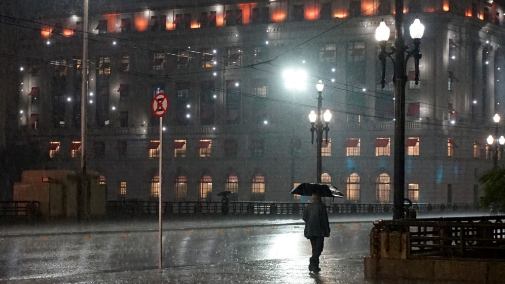 Chuva avança e vai marcar o fim de semana na cidade de São Paulo