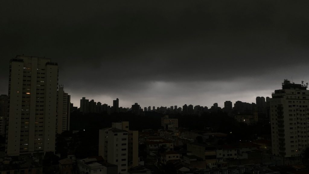 São Paulo sentirá efeitos do ciclone com chuva forte e novos temporais