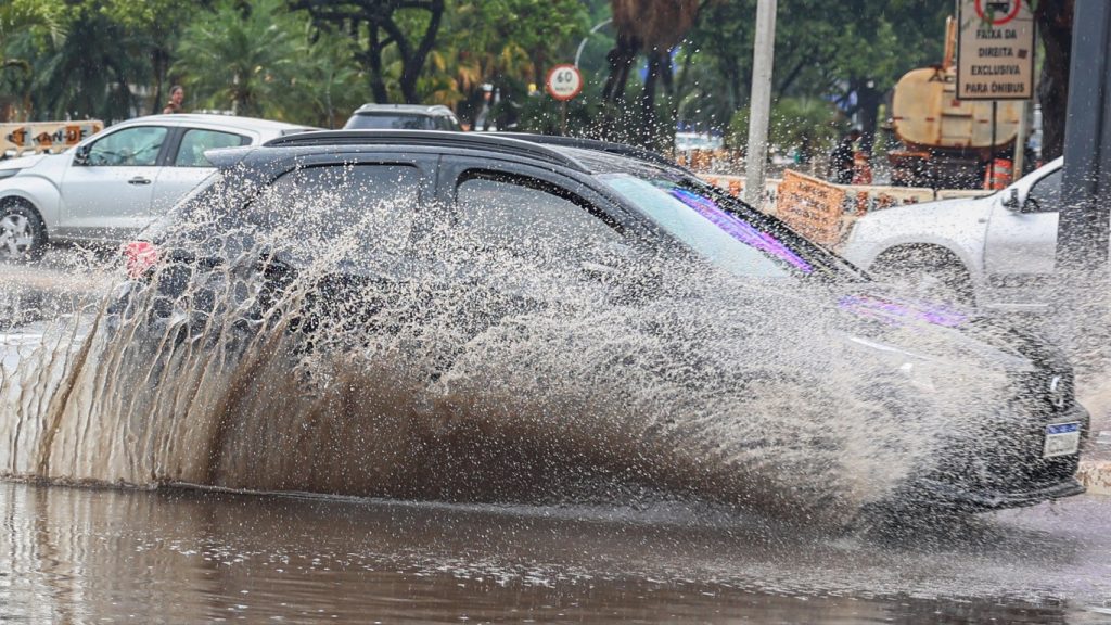 Fim de semana de chuva e temporais isolados no Centro-Oeste e Sudeste