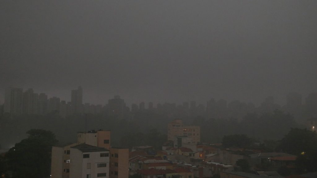 Onda de tempestades deixa nove mortos no Sudeste do Brasil