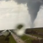 Furacão Milton se aproxima da costa e já forma tornados na Flórida