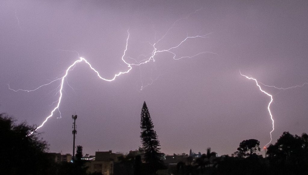 Baixa pressão trará temporais com risco de vendavais e granizo
