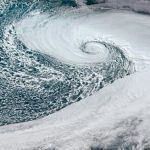 Ciclone bomba quebra recordes, causa estragos e deixa mortos nos EUA