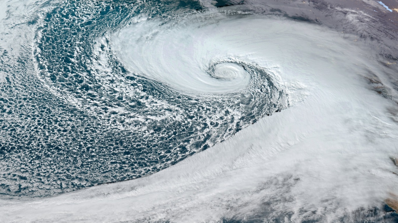 <span class="entry-title-primary">Ciclone bomba quebra recordes, causa estragos e deixa mortos nos EUA</span> <h2 class="entry-subtitle">Ciclone bomba com intensidade jamais registrada nesta época do ano no Noroeste do Pacífico afeta o Oeste da América do Norte </h2>