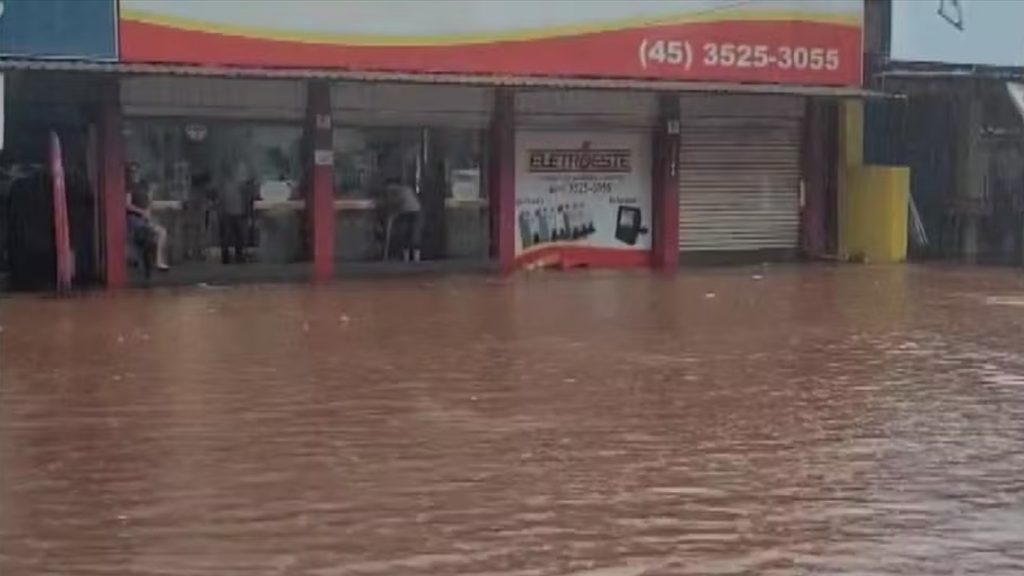 Chuva traz alagamentos no Sul do Brasil e instabilidade segue com vento