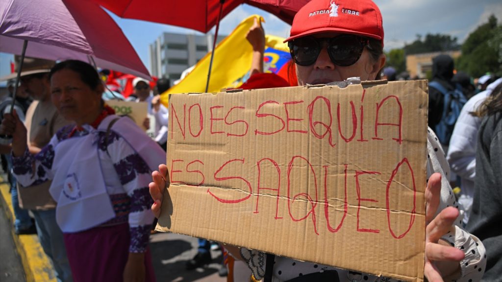 Equador: seca histórica, falta de luz 14 horas por dia e revolta nas ruas