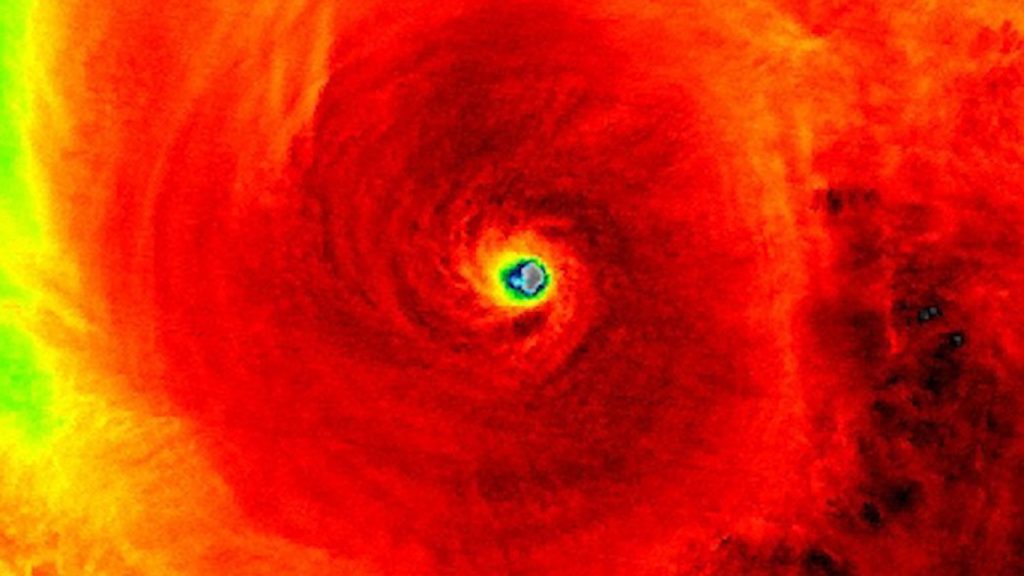 Um tufão atrás do outro em impiedosa sequência de tempestades