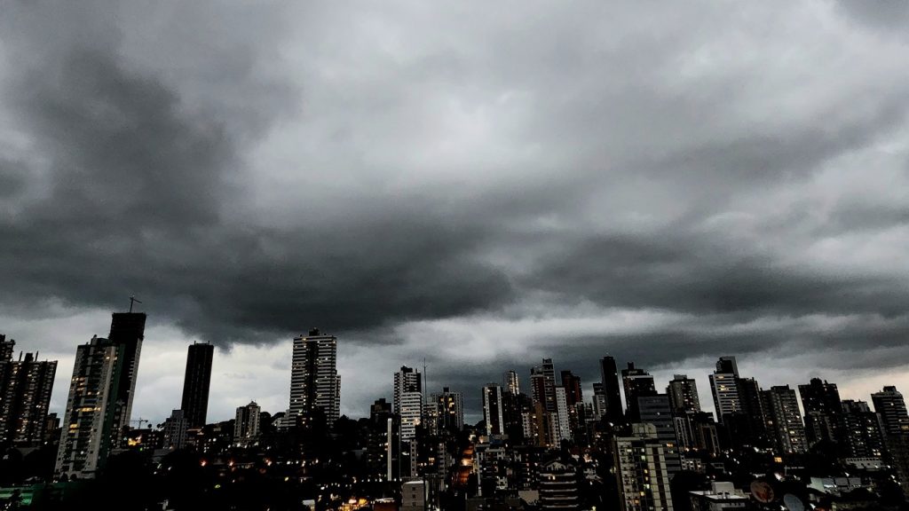 Chuva e vento a caminho da Grande Porto Alegre