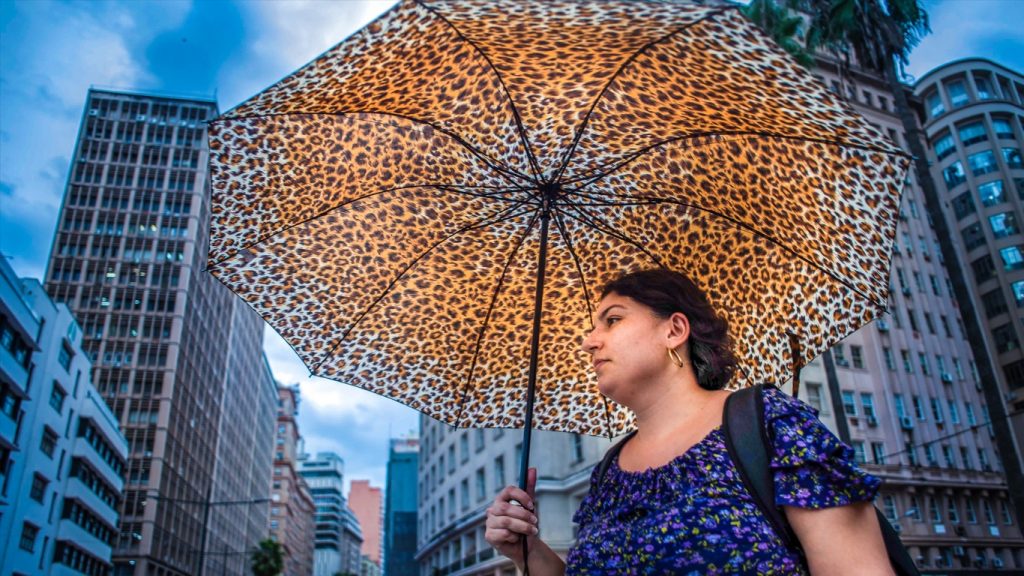 Chuva de mais de 100 mm no Oeste e sensação de quase 40ºC na capital