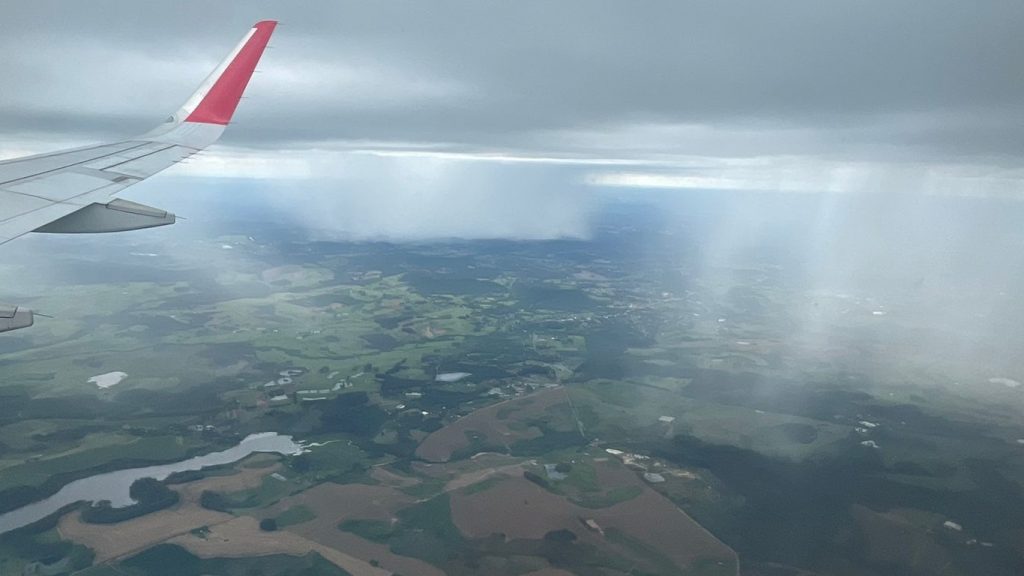 Ar tropical vai manter combo de sol, calor, abafamento e chuva isolada