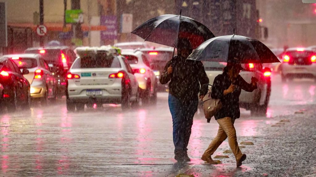 Chuva será frequente com temporais nesta semana no Sul do Brasil