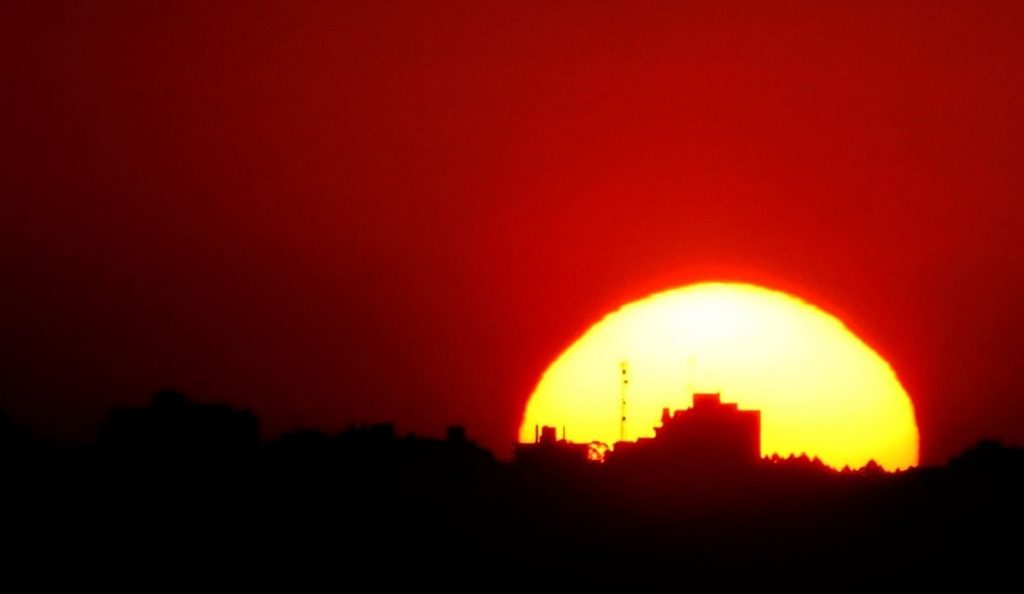 Semana começa com frente fria e terminará com tempo muito quente