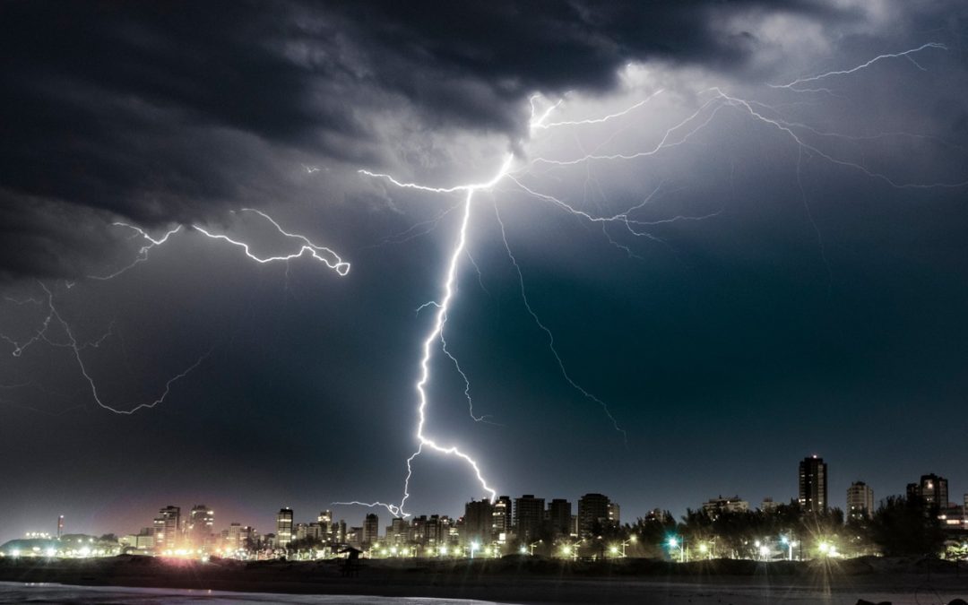 Frente fria trará perigosa onda de tempestades no começo de dezembro Cenário de muito alto risco de tempestades fortes a severas é esperado entre domingo e segunda-feira por uma frente fria intensa