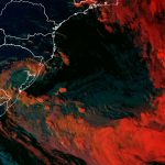Para onde vai o ciclone Biguá? Tempestade enfraquece ou ganha força?