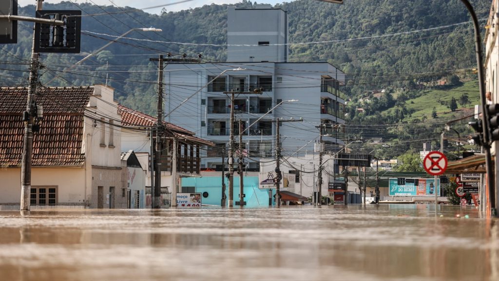 Defesa Civil alerta que maiores rios de SC atingirão níveis de emergência