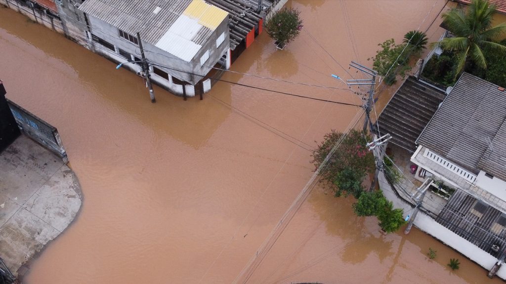 Chuva excessiva provoca dez mortes em São Paulo