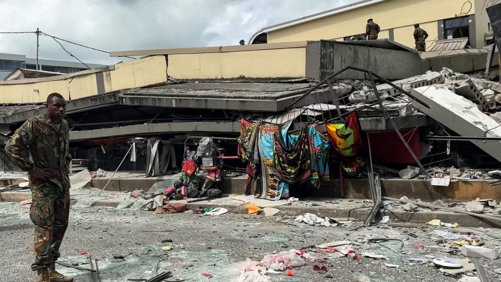 Violento terremoto derruba casas e edifícios em ilha do Pacífico
