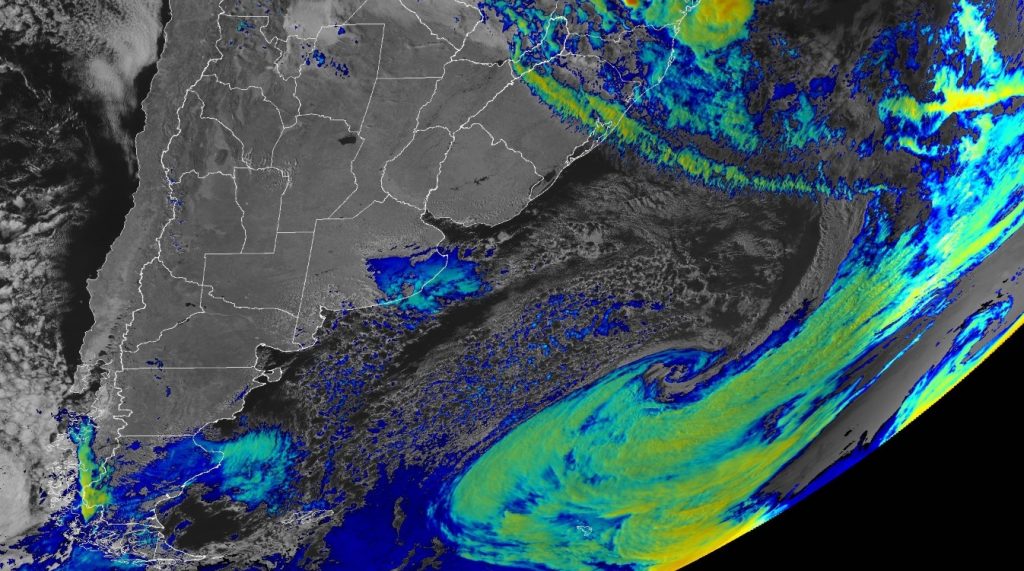 Ciclone que favoreceu tempestades vira bomba longe do continente