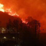 Grande incêndio atinge cidade das mansões dos artistas de Hollywood