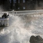 Ondas gigantes que avançam pelo Pacífico chegam ao litoral do Chile