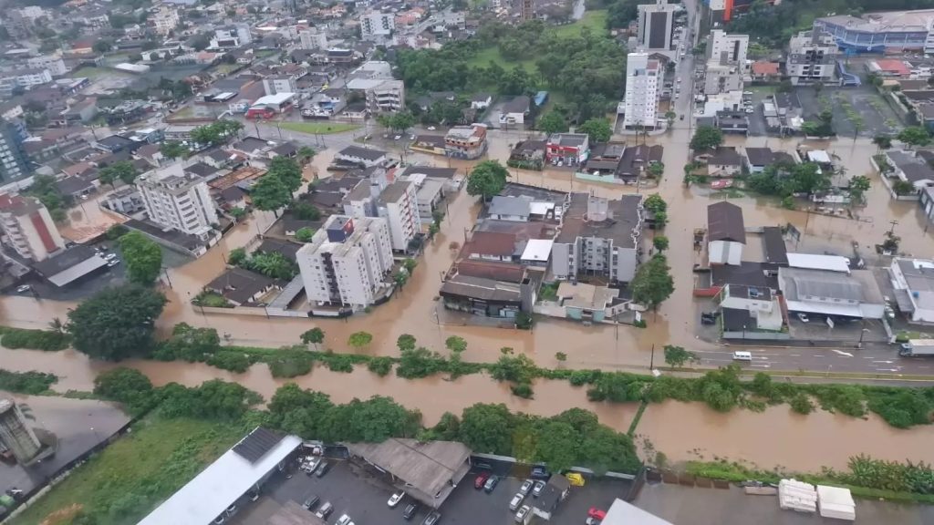 Chuva volumosa continua e vai agravar situação no Sul do Brasil