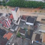 Semana começa com novos avisos de muita chuva em SC e no PR