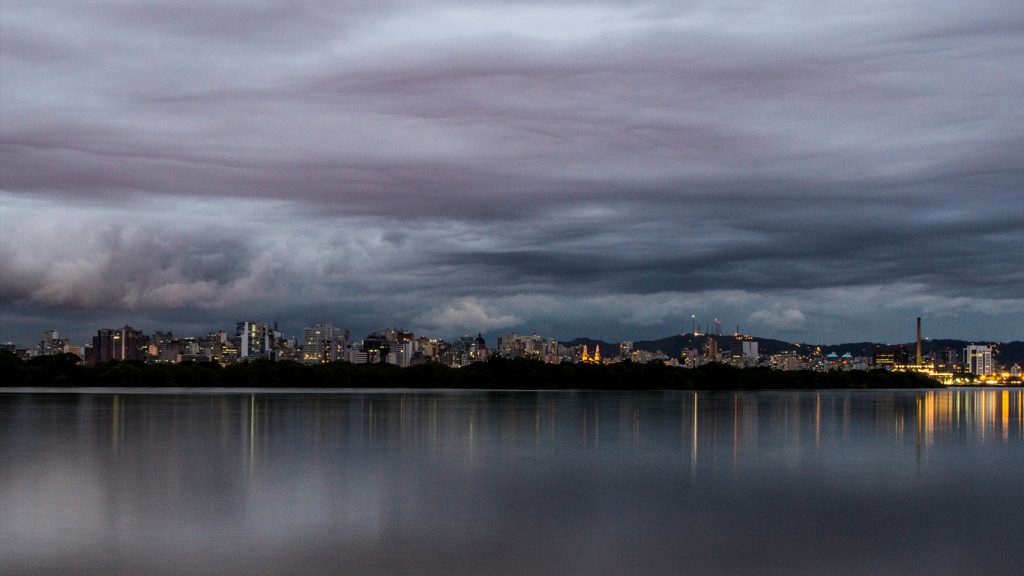 Semana vai terminar com novo episódio de chuva e temporais isolados