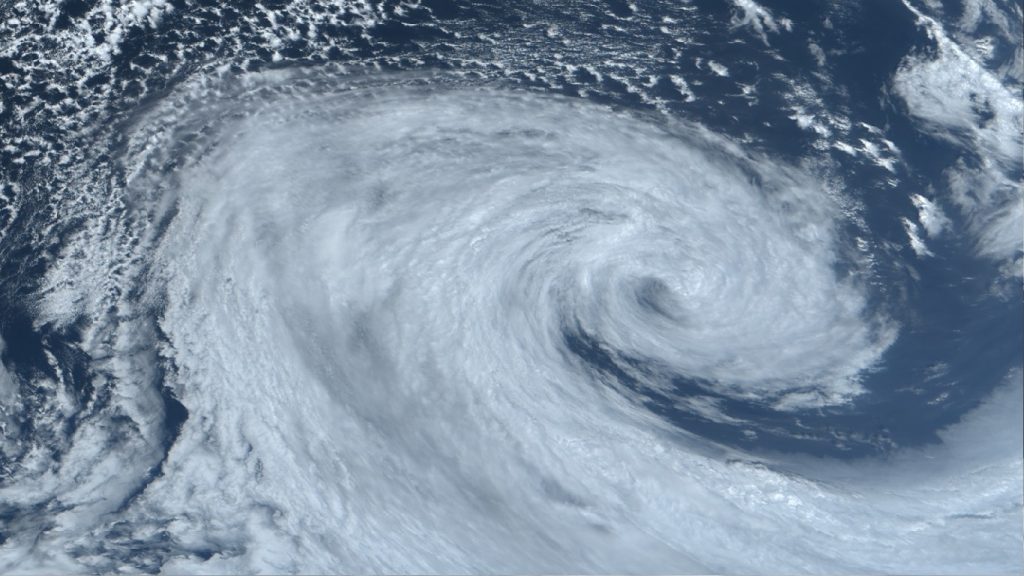 Ciclone bomba se intensifica 62 hPa em 48 horas no Atlântico Sul