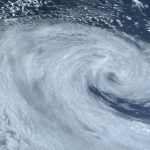 Ciclone bomba se intensifica 62 hPa em 48 horas no Atlântico Sul