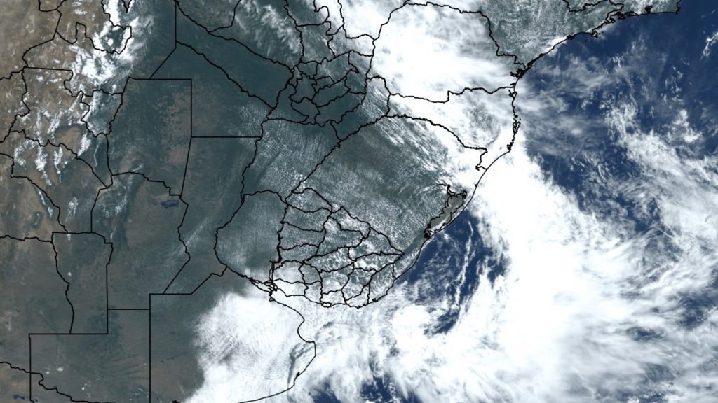 Ciclone de Natal na costa não terá grande impacto no continente